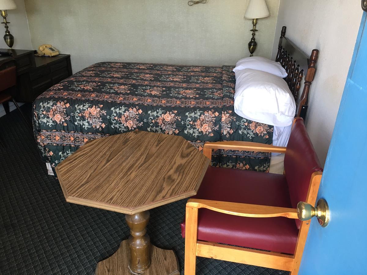 Skyliner Motel Stroud Εξωτερικό φωτογραφία